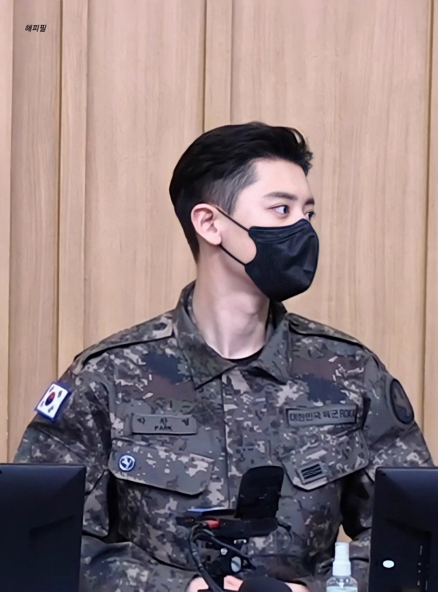 exokyuuynwa's tweet photo. I'M NOT PREPARED FOR MORE OF CHANYEOL IN UNIFORM 🫠🫠🥲 https://t.co/rxfchjDEKG
