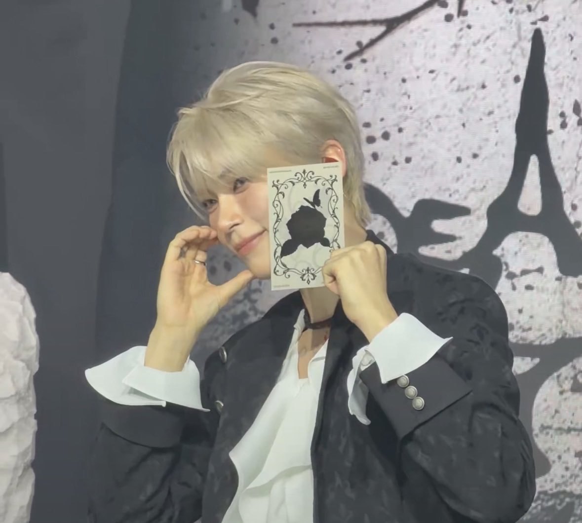 zhaaghao's tweet photo. Congratulations  on  the  solo  debut,  love.  🖤 https://t.co/G8n7oHPtoy