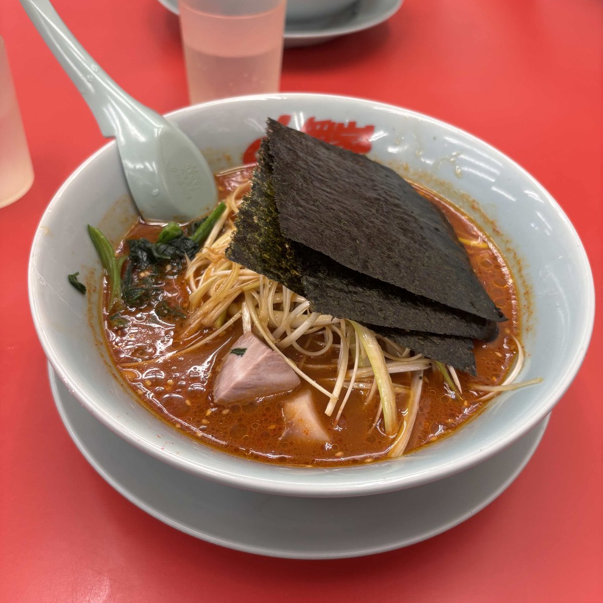 hakumonkey_2's tweet photo. 三連休どこも行けないから夜中にラーメン食べにいったうっきー✨✨最近ダンス頑張ってるからご褒美だうっき🎶
そんな僕が参加してる学園祭キャラクター総選挙の投票はみんなしてくれてるうき❓❓❓
https://t.co/L8VRgotUBW https://t.co/wdx1S43pfi