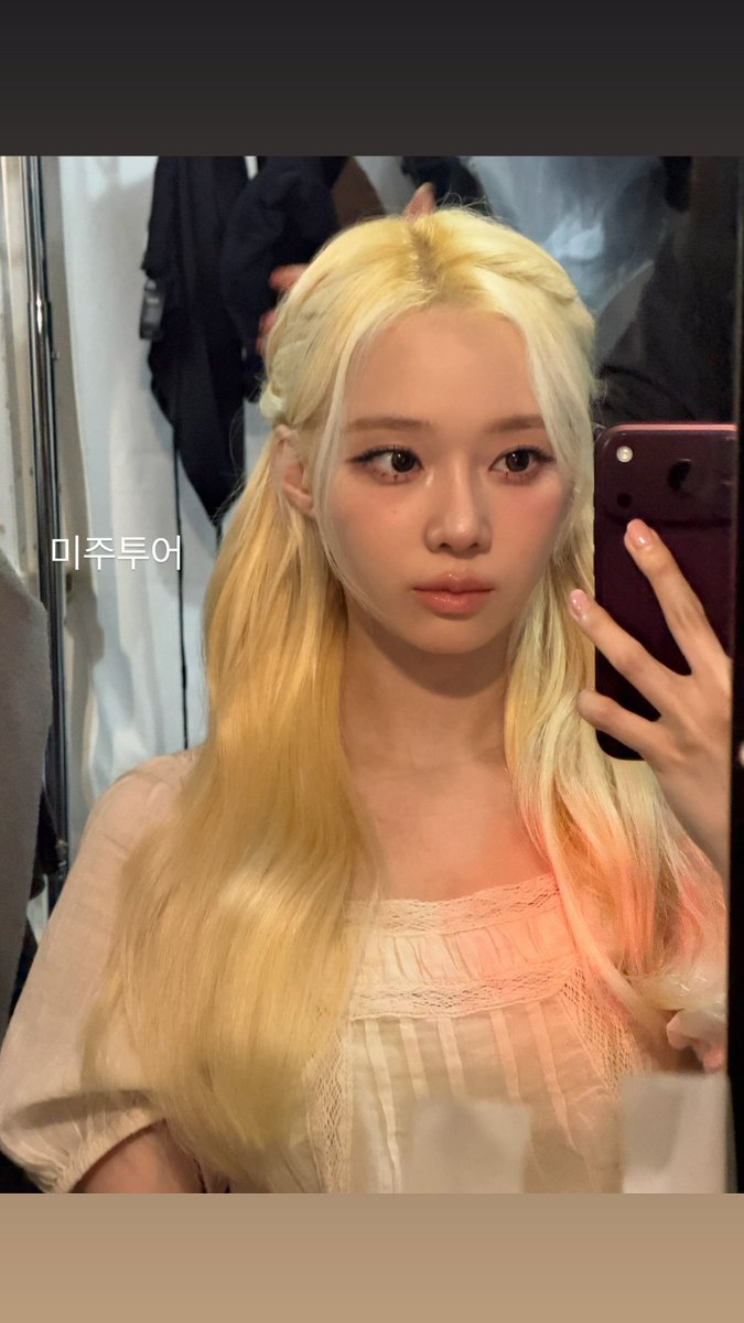yyedle_'s tweet photo. 손을 봐.. 손.. https://t.co/1SiCrxRUK0