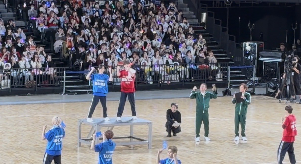 emo__dayo__'s tweet photo. ハーフタイムショーと全員でのYES!東京が激熱だった🥰

EBiDAN先行の注釈は2階16列🏟️

ステージ真横で正面はほぼ見えなくて後ろから見てモニターで補完する感じだったけど、結構近くて肉眼でもかなり見えた✨

※写真は撮影可能時のもの

#スポーツマンヒップ
#EBiDAN大運動会 https://t.co/p2QGFzObm5