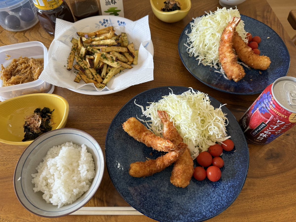 topaz615615's tweet photo. そして叔母の美味しいご飯をご馳走に🍚
金時草はお浸しに
サラダほうれん草は勿体無いけどお味噌汁
ミニホワイトセロリはサラダに（写メなし）

ご近所さん作の掘り立てさつまいもは
青海苔とお塩でポテチ風だった
新米と共に超美味しかったです〜😋 https://t.co/TykNNbwRL1