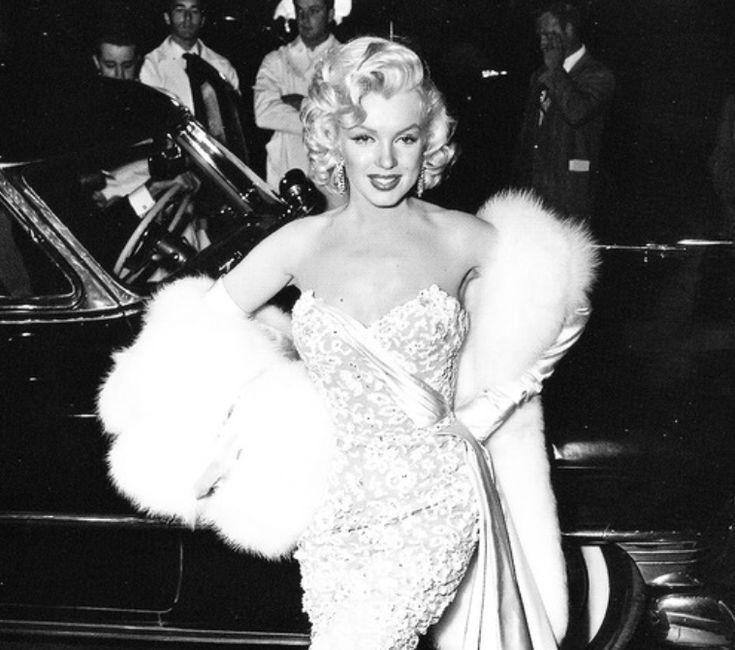 LuxModaItaliana's tweet photo. Get that #MarilynMonroe glamour with this luxurious Italian White Lynch Fur Stole

👉https://t.co/I3dQkN32IV👈

#halloweencostumes #MobWife https://t.co/8X4tC8SQa8