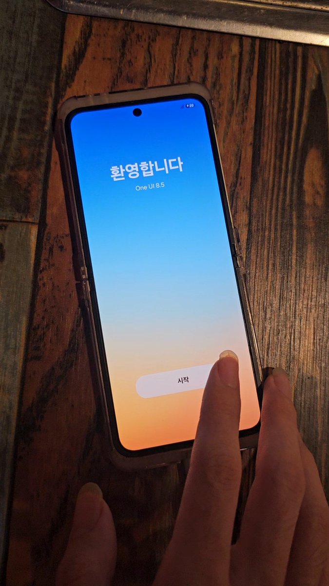 shn76381's tweet photo. Z플립6 One Ui 8.5 업데이트 벽돌 
#zflip6  #z플립6 #원유아이8 #원유아이85 #Oneui8 #Oneui85 #Android16 https://t.co/BTx1zMpEof