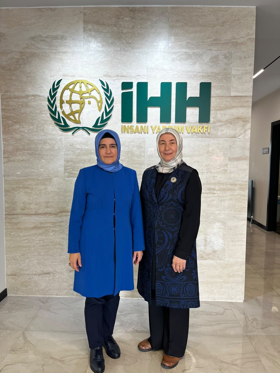 Sdka_Aydin's tweet photo. MAZLUM COĞRAFYAYA BİRLİKTE DERTLENİYOR, UMUDUMUZU BİRLİKTE ÇOĞALTIYORUZ! 🇹🇷🇵🇸

İHH Kadın Kolları Başkanı Nazmiye  Göltaşı" yı ziyaret ederek Filistin ve Suriye başta olmak üzere mazlum coğrafyalara umut olacak, 81 ilimizde hayata geçirmeyi planladığımız ortak projeler üzerine istişarelerde bulunduk.

İHH’nın yıllardır dünyanın dört bir yanında ihtiyaç sahiplerine uzanan yardım elini, insan onurunu önceleyen çalışmalarını ve mazlumların yanında duran gayretini takdirle takip ediyoruz..

Filistin’den Suriye’ye, 81 ilimizden dünyanın dört bir yanına uzanan iyilik yolculuğunda ortak çalışmalarımızın hayırlara vesile olmasını diliyoruz.

@ihhinsaniyardim 
@IHHKadin 
@MemurSenKadin