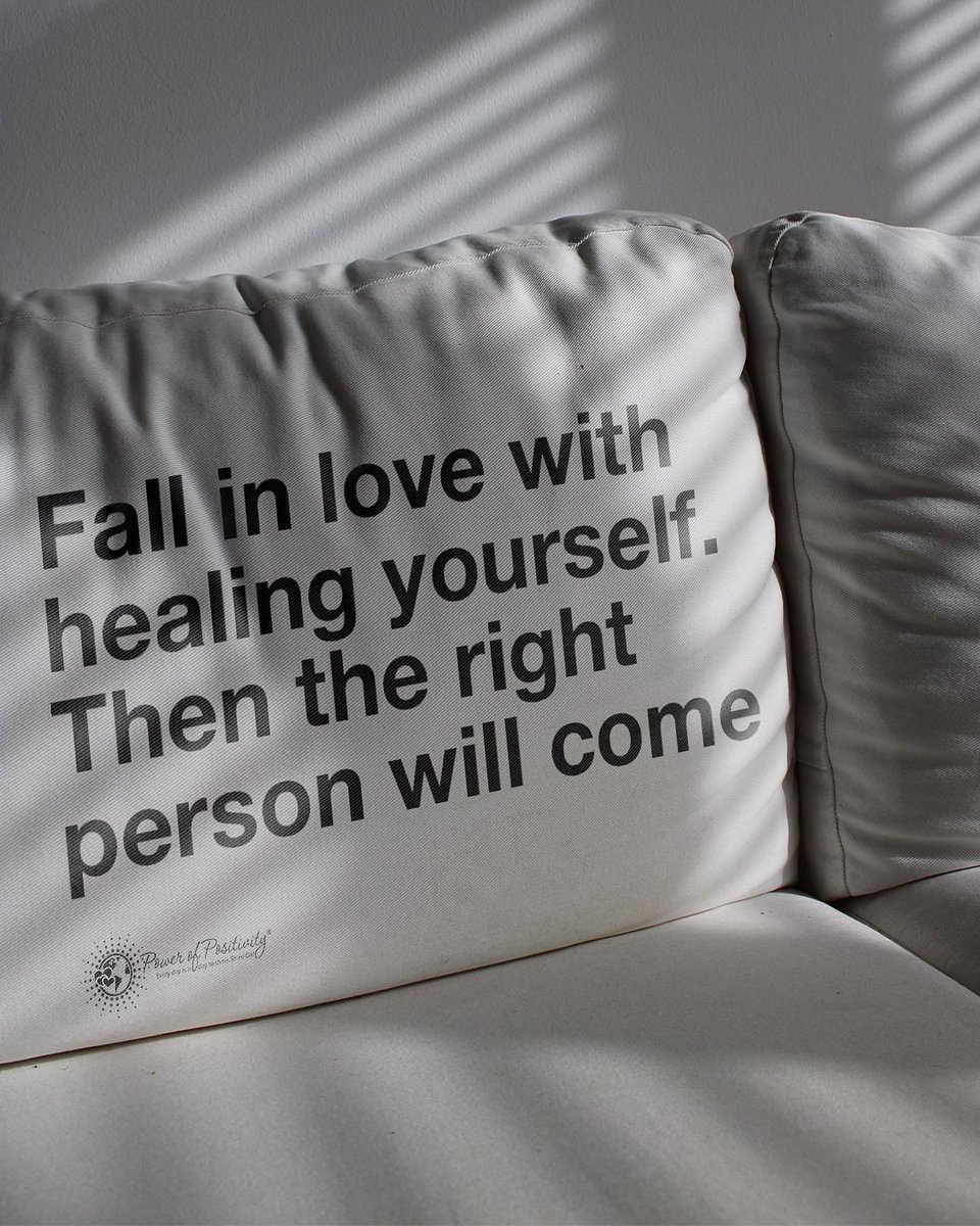 LIVEpositivity's tweet photo. Fall in love with healing yourself. Then the right person will come. 💖🌸 https://t.co/UeDBqppIMY