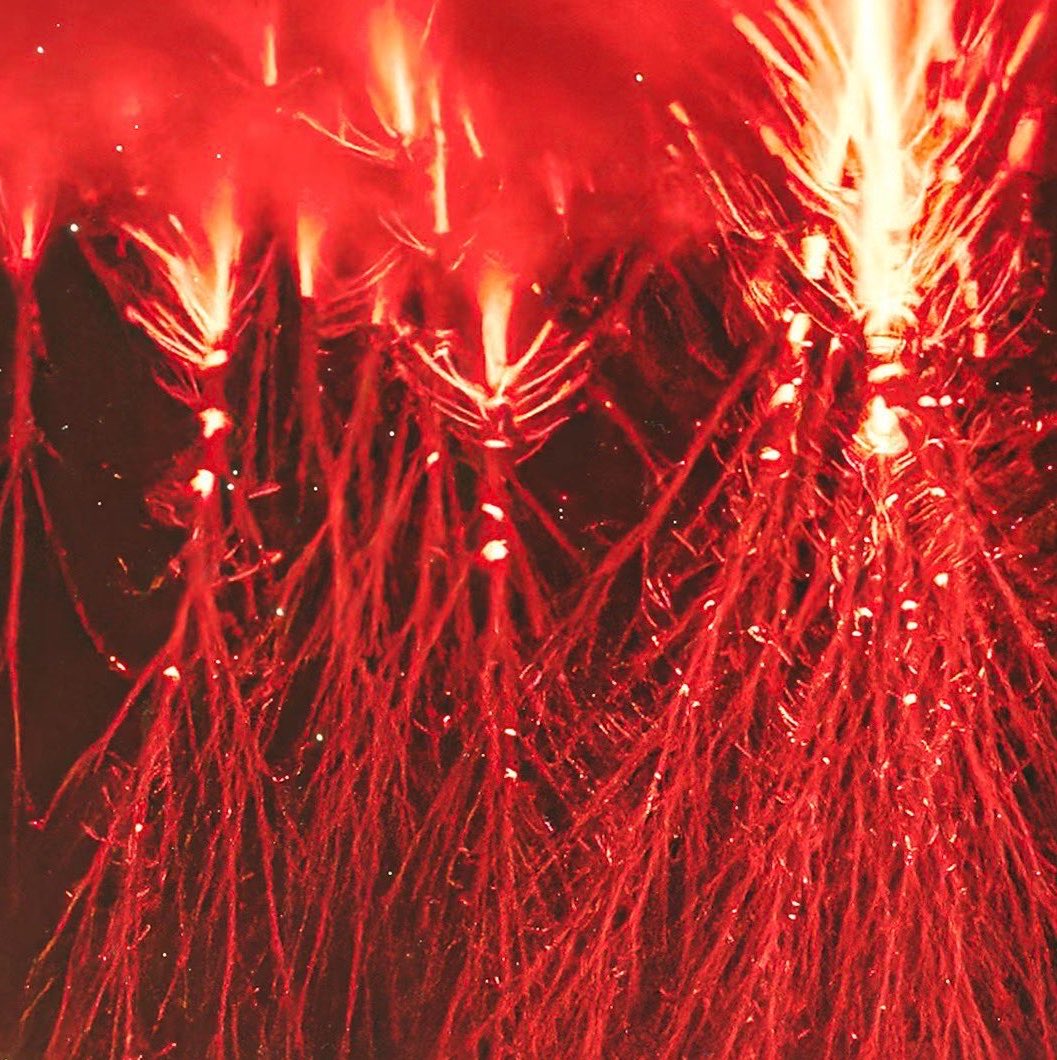 GlobeEyeNews's tweet photo. Photographer captures rare red sprites over France. https://t.co/YhgdK0x3HX