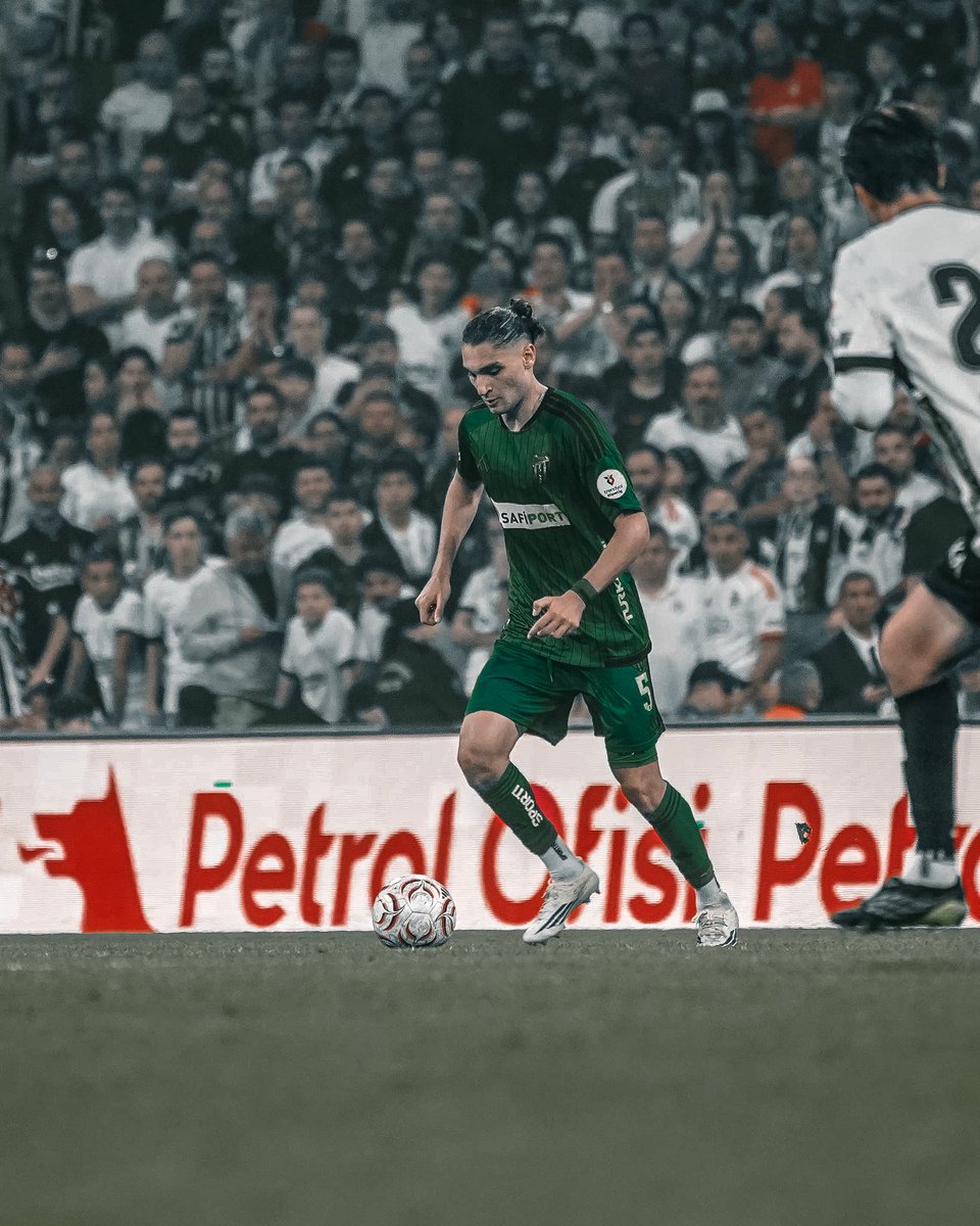 emirortakaya5's tweet photo. Skor ne olursa olsun, son düdüğe kadar mücadele etmekten vazgeçmedik.

Başımız dik, inancımız tam. Mücadeleye devam! 💚🖤 https://t.co/Xfrs39n9l3