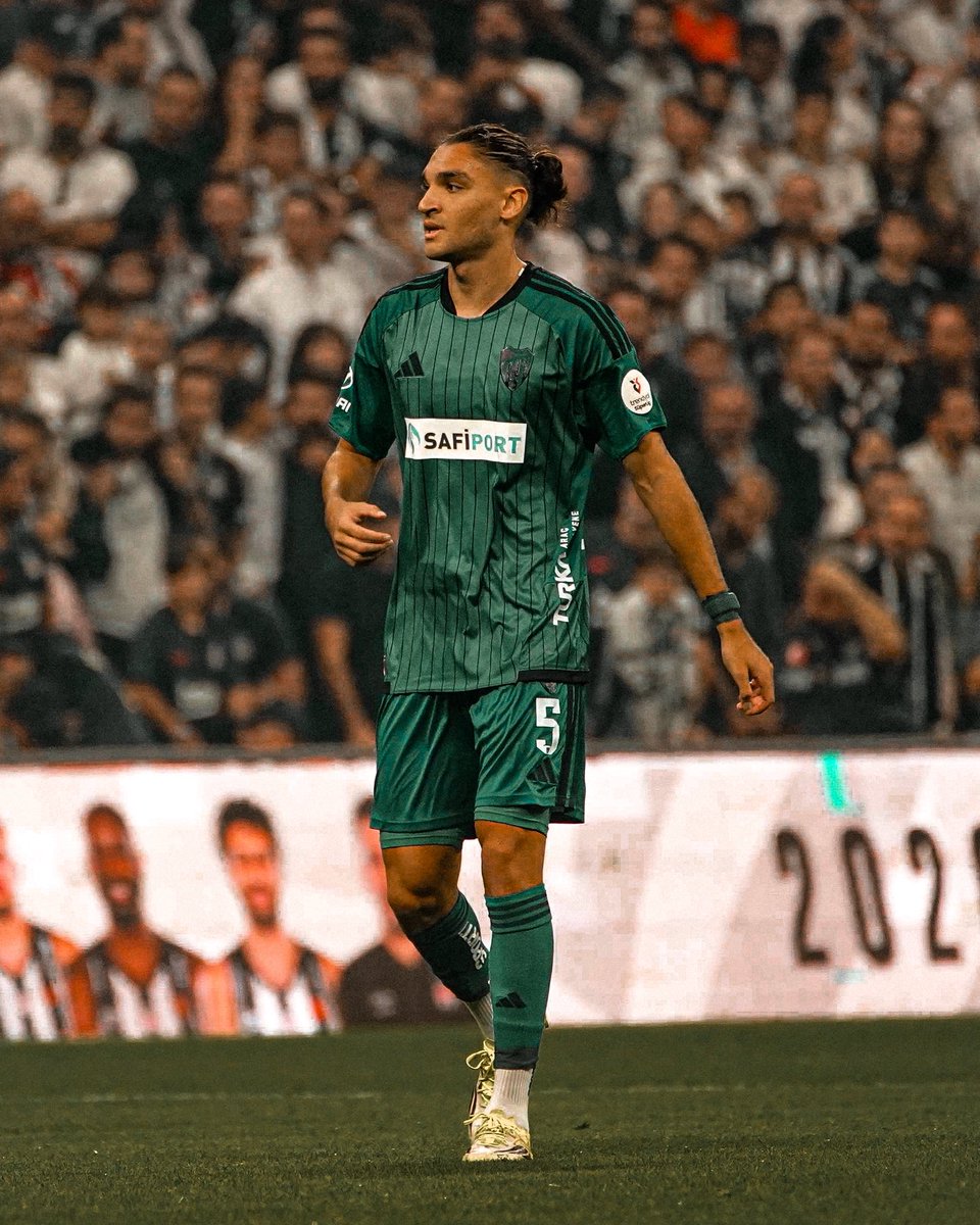 emirortakaya5's tweet photo. Skor ne olursa olsun, son düdüğe kadar mücadele etmekten vazgeçmedik.

Başımız dik, inancımız tam. Mücadeleye devam! 💚🖤 https://t.co/Xfrs39n9l3