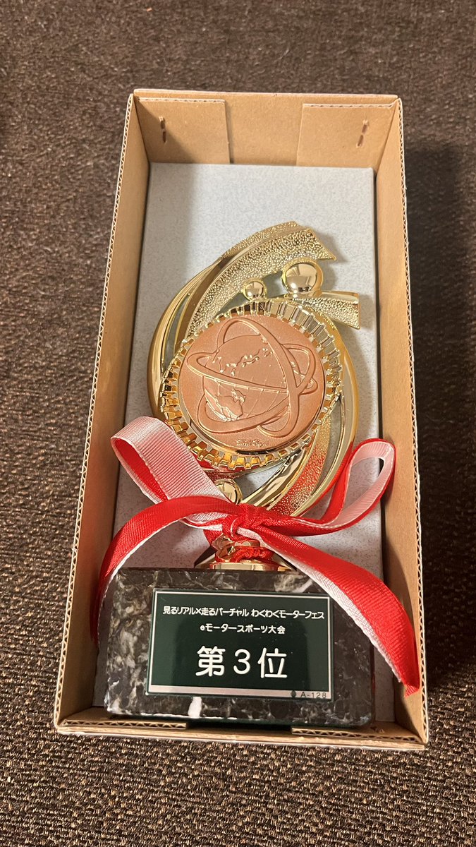 ae86_Fuku's tweet photo. イオンタウン塩川わくわくモーターフェスでのeスポーツ大会、決勝リプレイがGT7のショーケースにあるので観ながらほぼ同じ条件で自宅の機材でタイムアタックしてみました！
昨日は決勝まで進み3位をいただきました。
ミスや接触があり最終ヘアピン競った選手には申し訳なかったです💦
楽しかったー！！ https://t.co/yTbrEbUZvy
