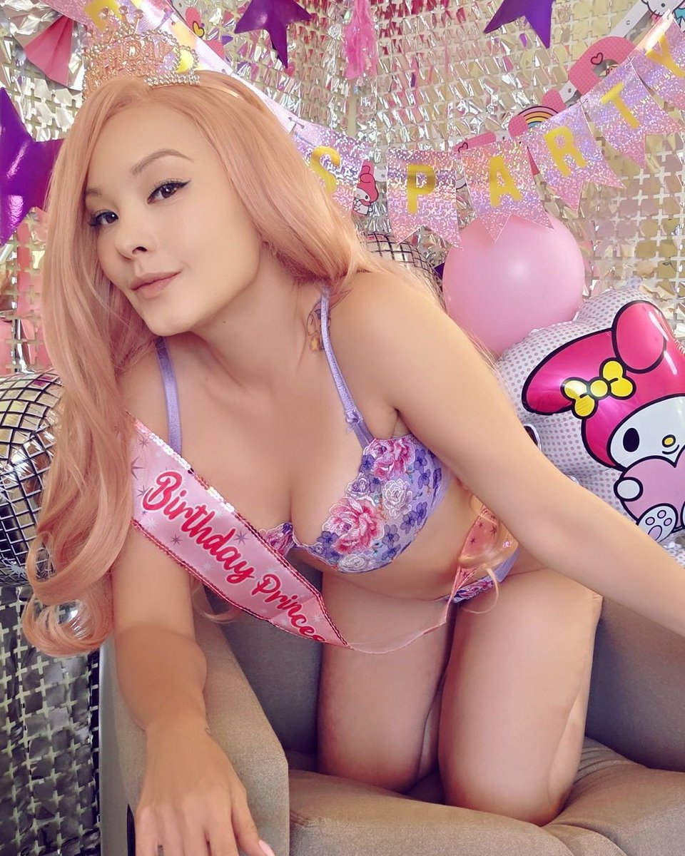 KRMedulla1983's tweet photo. Happy #MiaMonday, fellow fans of birthday girl @AniMiaOfficial! Wonder what Mia got for her birthday! How was your weekend? We got hit with a ton of rain. Hope to look over some cosplay projects this week. Have a good week. Anxious to see Mia's stream. Be careful out there! https://t.co/A5SiTfbXdu