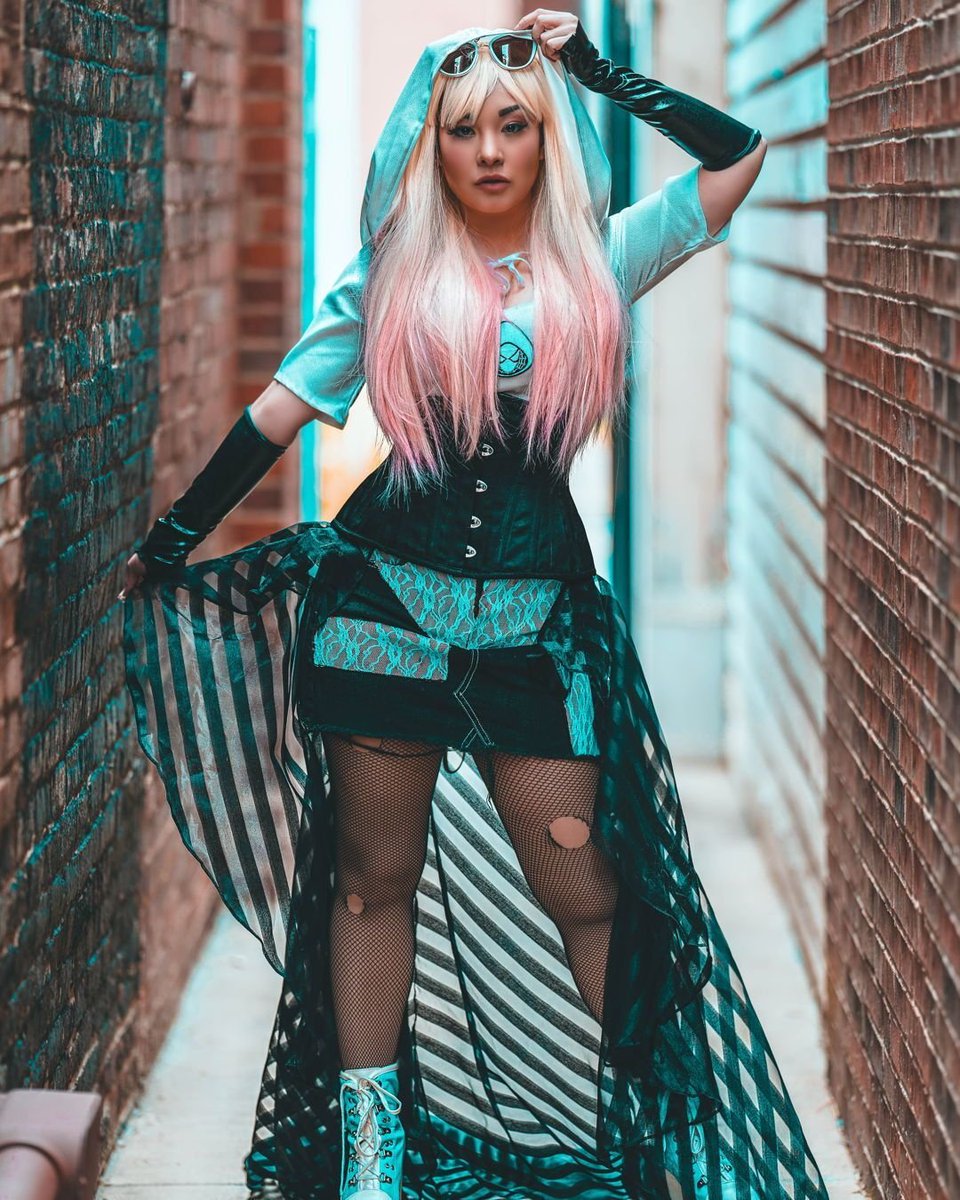 KRMedulla1983's tweet photo. Happy #MiaMonday, fellow fans of birthday girl @AniMiaOfficial! Wonder what Mia got for her birthday! How was your weekend? We got hit with a ton of rain. Hope to look over some cosplay projects this week. Have a good week. Anxious to see Mia's stream. Be careful out there! https://t.co/A5SiTfbXdu