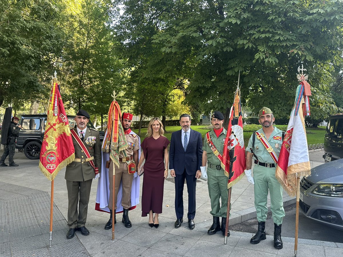 cayetanaAT's tweet photo. Los españoles, 
en nuestro día. 

¡Viva España! https://t.co/UeRuQK034O