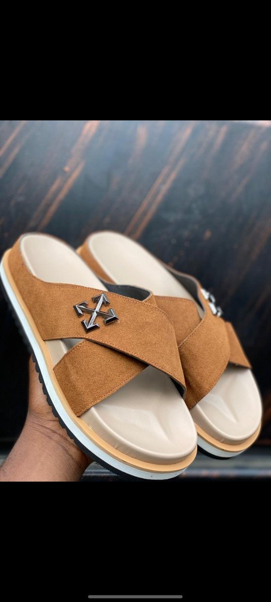 dom4subby's tweet photo. @ayindemi7 @abazwhyllzz I makes footwears https://t.co/07UcubSbpc