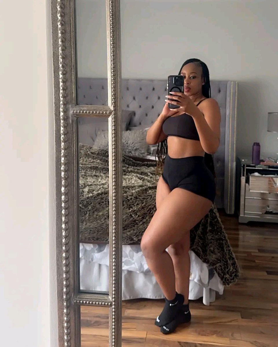 vanr00yen's tweet photo. Pulane Lenkoe ke Lenyora 🖤🇿🇦 https://t.co/2bTMFVNBXj