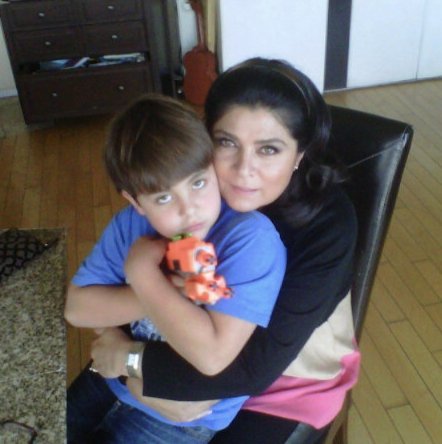 KatyPinto39's tweet photo. El abrazo de una madre es el lugar más seguro del mundo. ❤️ Donde los miedos desaparecen y el amor no tiene límites. Y lo más bonito es que, por mucho que crezcan los hijos, el abrazo de una madre siempre crece con ellos. Porque sus brazos siempre serán nuestro hogar. ❤️
#Anuar https://t.co/ceAhvVXDGL
