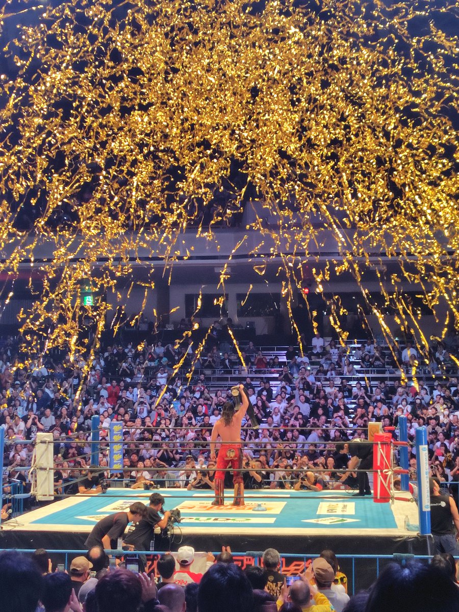 monma_001's tweet photo. ８年ぶりに秋の両国決戦を観戦に来ました!  どの試合も凄かったけど、メインは凄かったなぁ〜 辻選手も大岩選手も激しい攻防、最後はホント紙一重で 辻チャンピオン防衛！ G1覇者倒して、あとは相手誰がいるんだろ…と思ったら まさかのケニーオメガ😲！！  しかも両国来たのはビビった
#njpw #njkopw https://t.co/bISMswIBnk