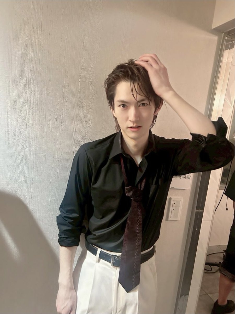 __secretspace's tweet photo. wife🤍                                                 husband 🖤 https://t.co/dFnGbQBZga