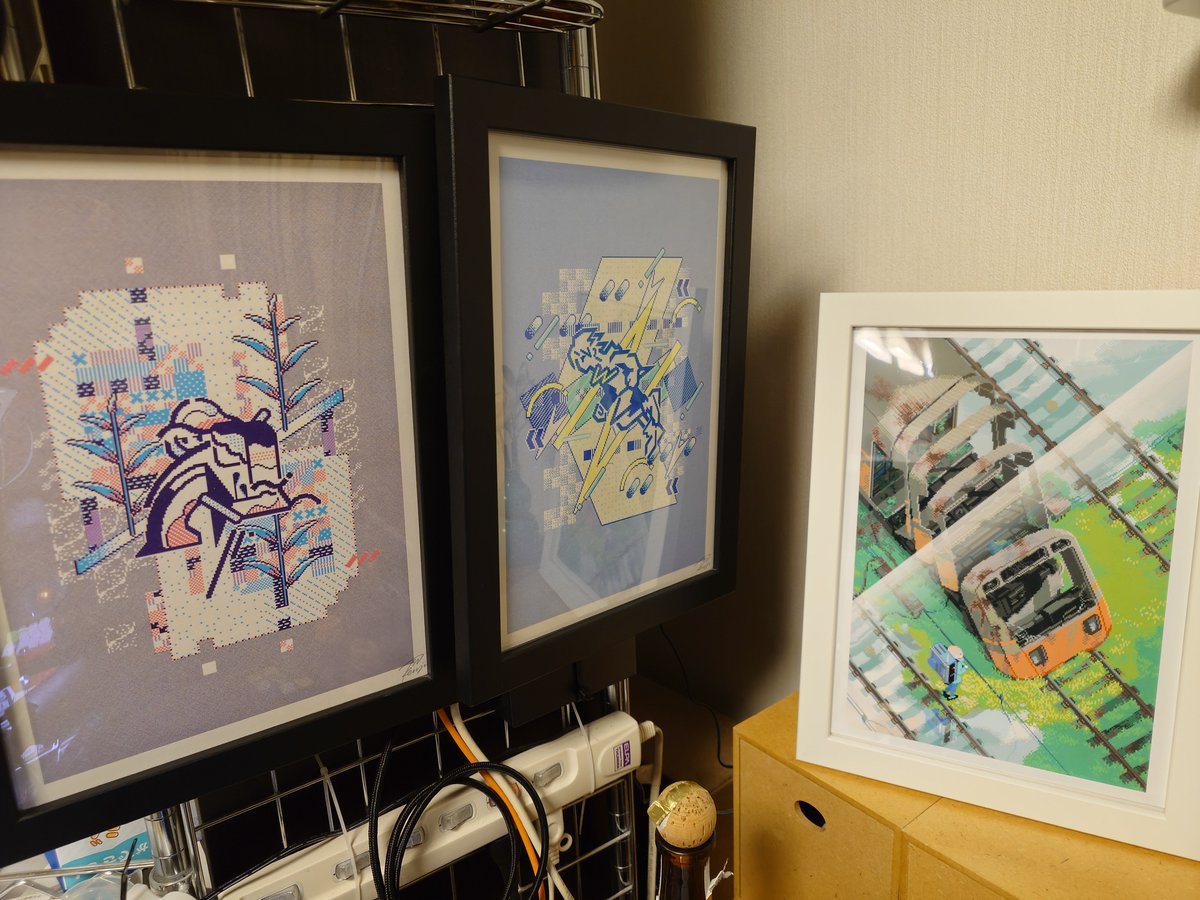 velzode's tweet photo. 昨日出張った #PixelArtPark の戦利品。
m7kenji さん、ZiMA さん、kroim さん、M.Nishimura さん 他いろいろ買う見る話すができて良き1日でした。
デスクマットやリソグラフ、ポストカードは早速デスク周りに配置。
良質なピクセルに囲まれてウキウキです(*´∀｀) https://t.co/1Uy6ltj71z