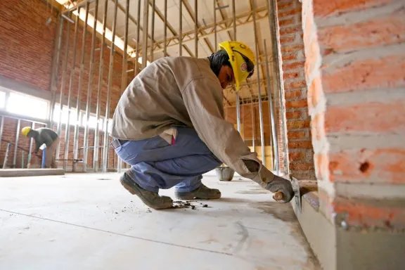Rolo_Figueroa's tweet photo. AVANZA LA NUEVA EPET EN CENTENARIO

Construir una escuela es pensar en las próximas generaciones. Por eso, en Centenario, la nueva escuela técnica ya tiene un 69% de avance y estará terminada a fin de año. Convertimos los recursos de Vaca Muerta en aulas, talleres y oportunidades para que nuestros jóvenes se formen donde se genera el trabajo.

Hoy construimos 100.000 metros cuadrados de nuevas escuelas, 65.000 de ellas técnicas. Cada obra es una promesa cumplida: que las próximas generaciones se capaciten, se inserten en la industria y crezcan en su tierra.

1000 días, 1000 razones, 1000 obras.