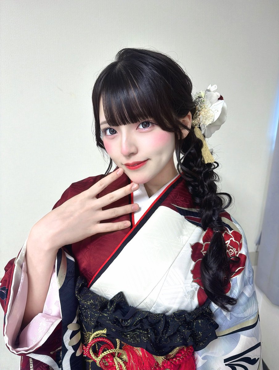 ekubo_nanakoro's tweet photo. 『名古屋二十歳コレクション2026』
ありがとうございました♡

大阪拠点グループ
"ナナコロビヤオキ"の
赤色担当 苺川えくぼです🍓

ライブステージ、ランウェイ共に
楽しい時間を一緒に過ごしてくださり
ありがとうございました♡

#ハタコレ 
#名古屋二十歳コレクション https://t.co/BEi8hMPdRU
