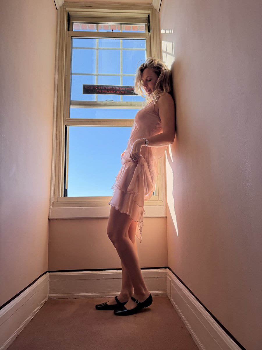 MonaWalesXXX's tweet photo. The Huntington Hotel, San Francisco. 2020 &amp; 2026. Which version of me would you check in with?
I have a weakness for a good hotel—and what happens behind closed doors. My latest piece, Reading Rooms, is here:
https://t.co/ZlUHDrV07W https://t.co/G5USlcrFE5