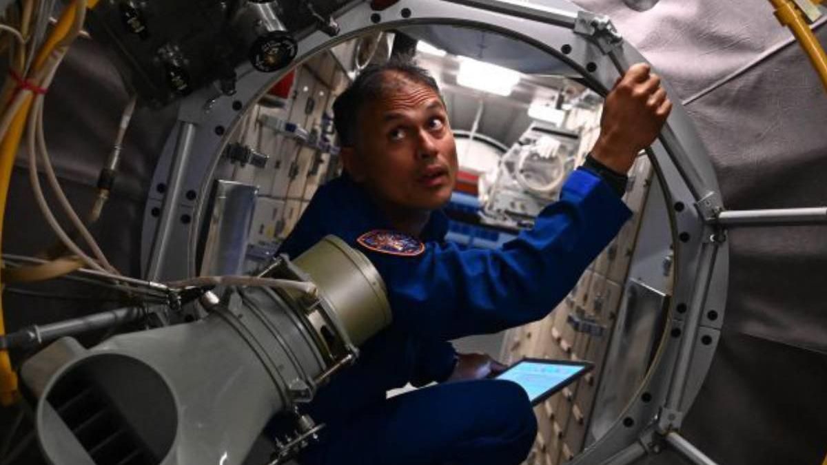 UpliftIronClub's tweet photo. Astronauts still have leg day. No gravity, no free-weight plates—yet resistance training and cardio are non-negotiable. The ISS gym is fascinating.

https://t.co/OmQdLDTpt7 https://t.co/YvqkesrFmF