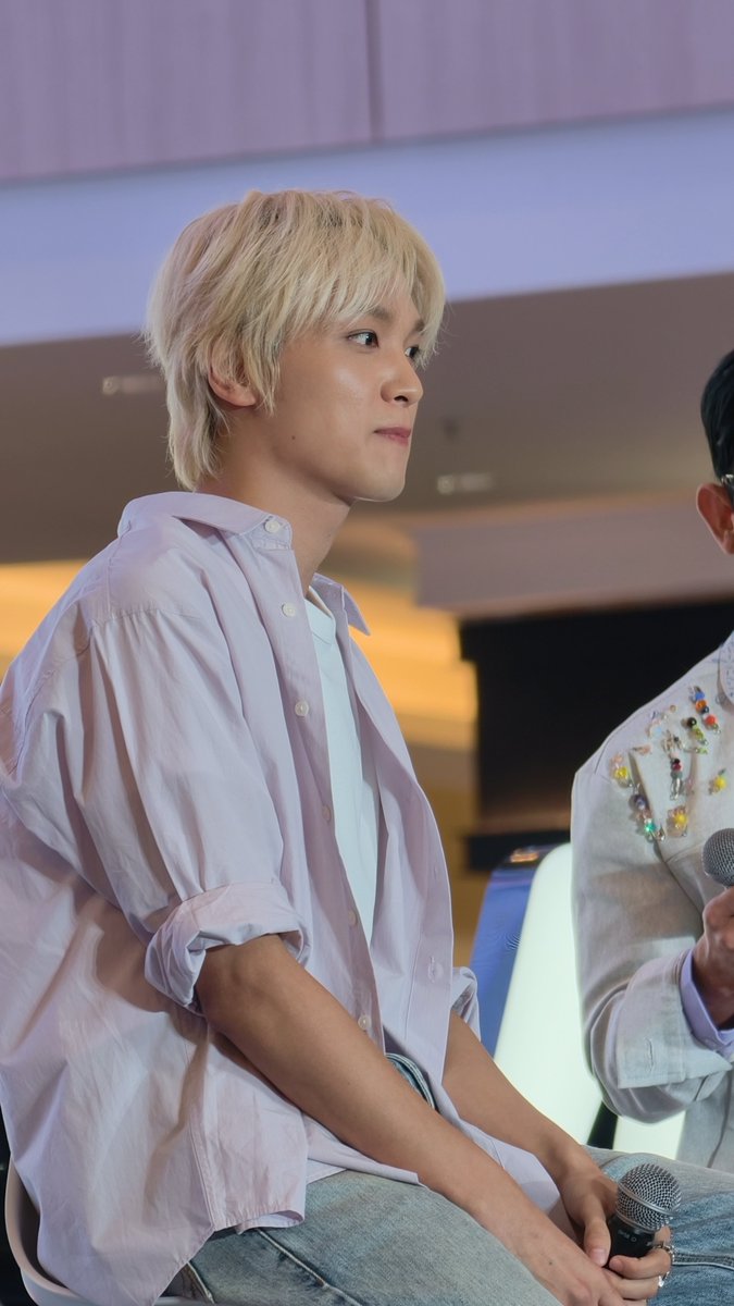 cupfuckincake's tweet photo. Haechan for today😍

#해찬 #HAECHAN
#HAECHANxKopiKenangan https://t.co/RWhw8bSh7R