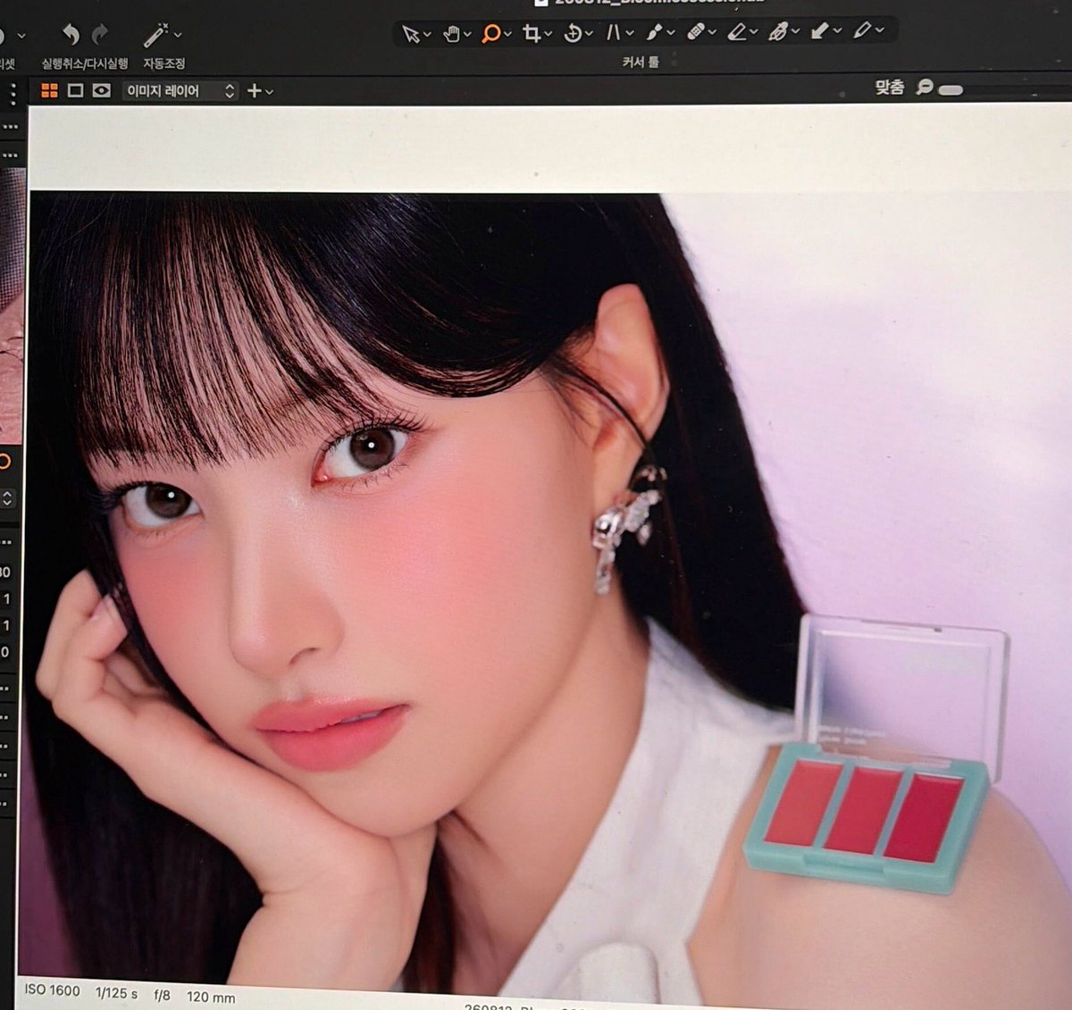 vinegarilit's tweet photo. 아 어떡하냐 노윤아 개인촬영해서 신난거 너무 티남  
왤케 아랑스럽게굴지😍 https://t.co/1ITEcIAnJy