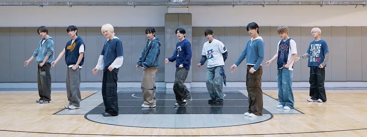 vminlove's tweet photo. …. did they just freaking record the aju nice dance practice yesterday just to have something to upload today?? 😭😭 IM CRYING SJDJJSSJ https://t.co/ViUdItxpew