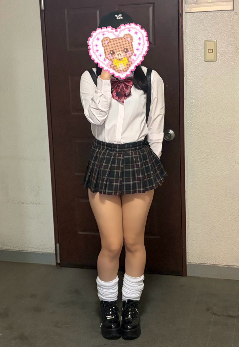 na_ab52m's tweet photo. 久しぶりの制服♡
まだいけるかなぁ？？💕
#裏アカ女子 #裏アカ男子と繋がりたい https://t.co/JPHXriPReN
