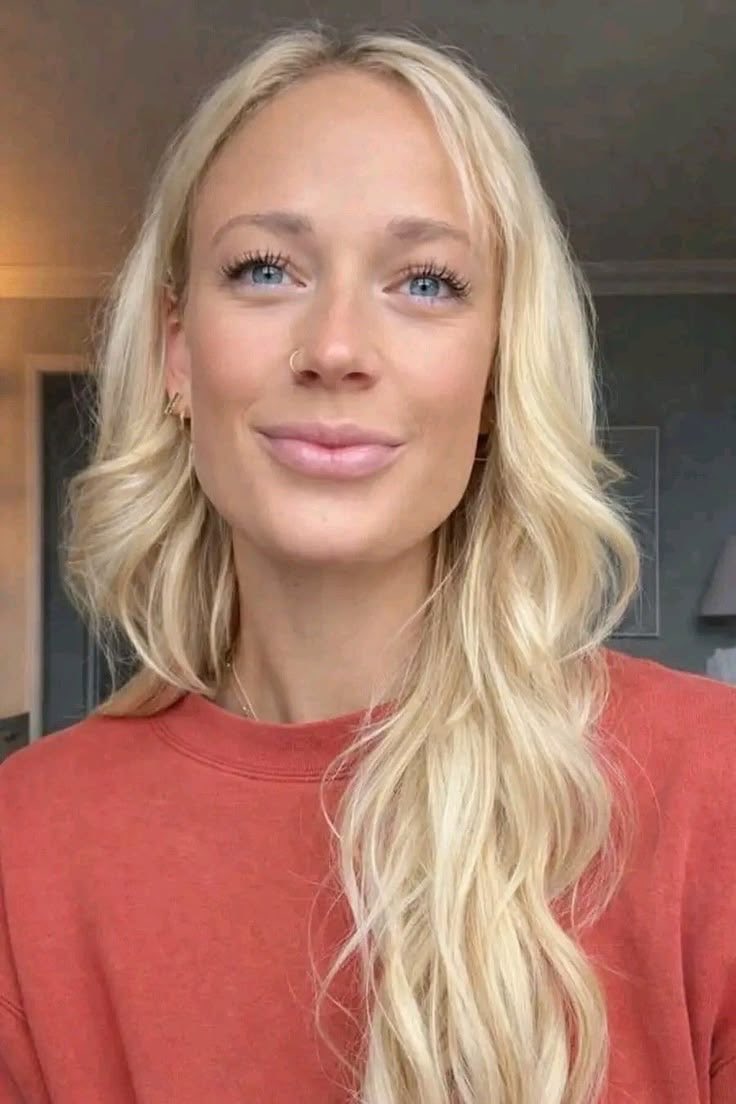 sophiecuningam2's tweet photo. Good morning guys❤️
Tell me what you see when you look into my eyes 🏀 https://t.co/RGYIOE1LME