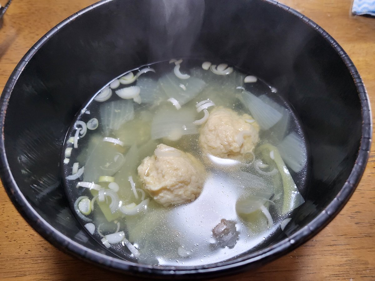 TipoAbart's tweet photo. 自分の食事管理のために、しばらくXに、毎食食べたものを投稿中。
夕食は昨日の寄せ鍋の残りで作った肉団子スープになります https://t.co/AzBdtTjEKf