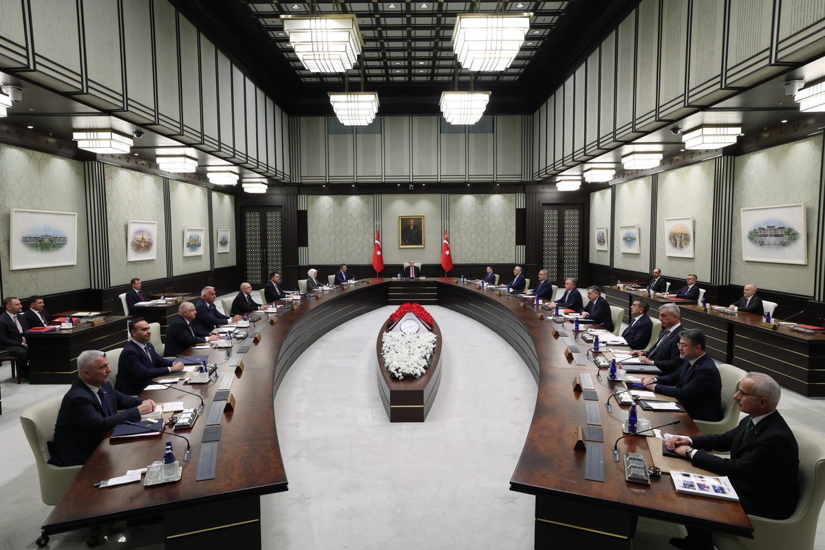isikhanvedat's tweet photo. Cumhurbaşkanımız Sayın @RTErdogan başkanlığında Cumhurbaşkanlığı Kabine Toplantımızı gerçekleştiriyoruz. https://t.co/T2JPOhIrjv