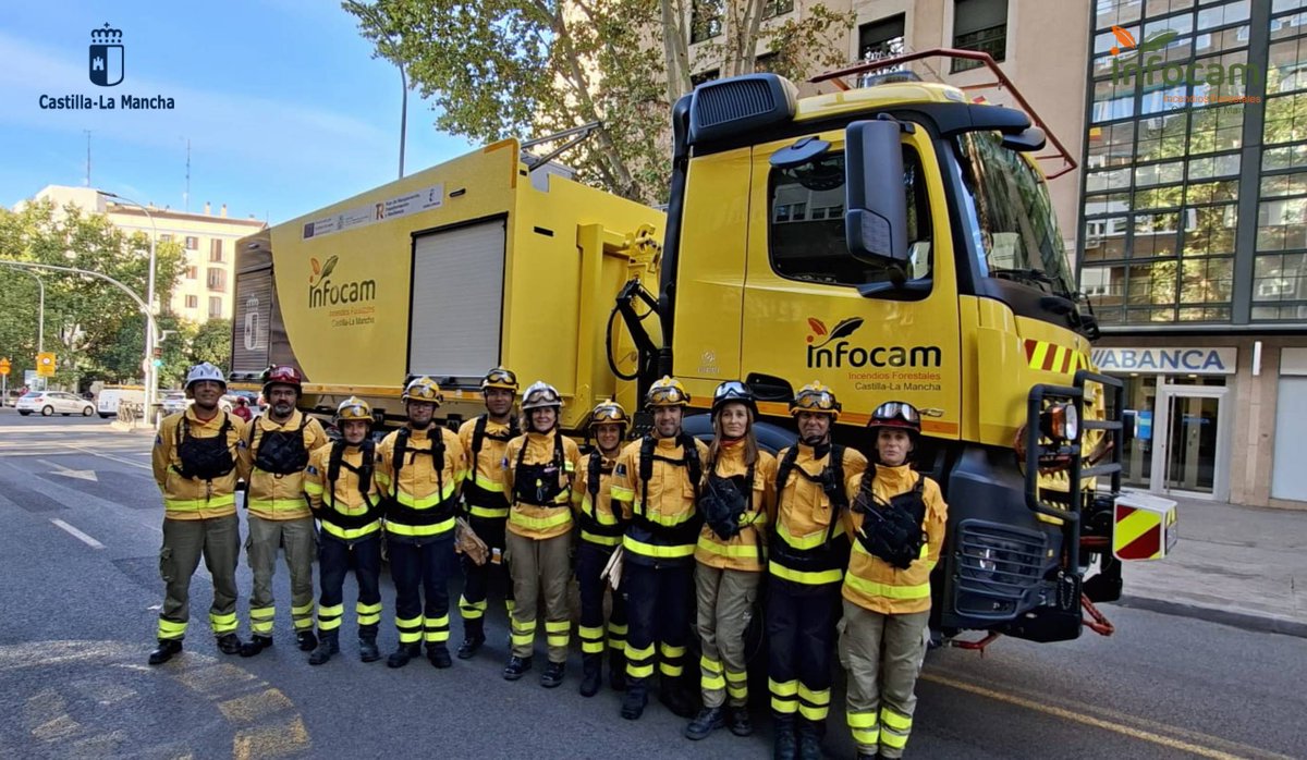 Plan_INFOCAM's tweet photo. 🔥 #INFОCAM de @gobjccm se suma a la celebración del Día de la Hispanidad #12Octubre , demostrando el compromiso, la preparación y la vocación de servicio de quienes trabajan cada día por la seguridad y la protección de nuestros montes 💪🧑🏻🚒👨🏻🚒
#DíadelaHispanidad 🇪🇸 #VocacióndeServicioPúblico
