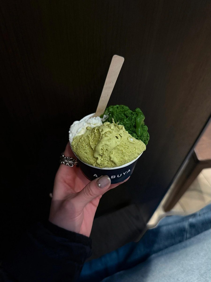 ShivakumarUdya1's tweet photo. 人生って、頑張るだけじゃもったいない。好きな街を歩いて、美味しいものを食べて、何気ない瞬間を楽しめる余裕も大切にしたい🌙

#夜散歩 #抹茶好き #日常の幸せ https://t.co/ieDewDJygM