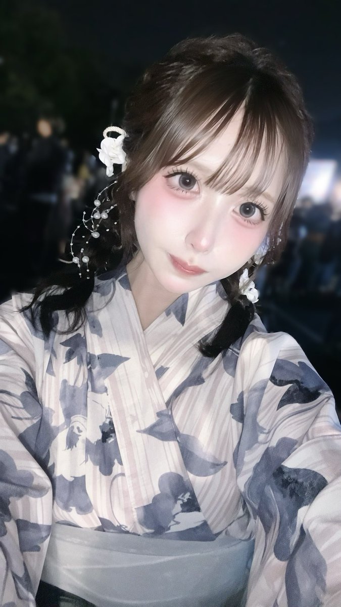 enfp_99's tweet photo. フラッシュ加工したらほぼお化けの顔色 https://t.co/DYJBPwylG3