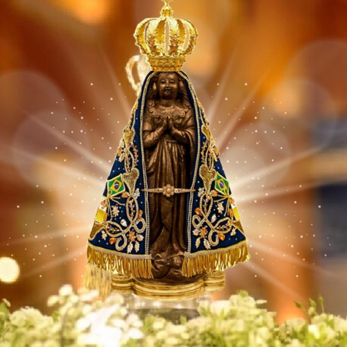 choquei's tweet photo. 🚨AGORA: Hoje é Dia de Nossa Senhora Aparecida, padroeira do Brasil.

 A data reúne milhares de fiéis em homenagens, missas e romarias pelo país. https://t.co/OsQFt6FXLT