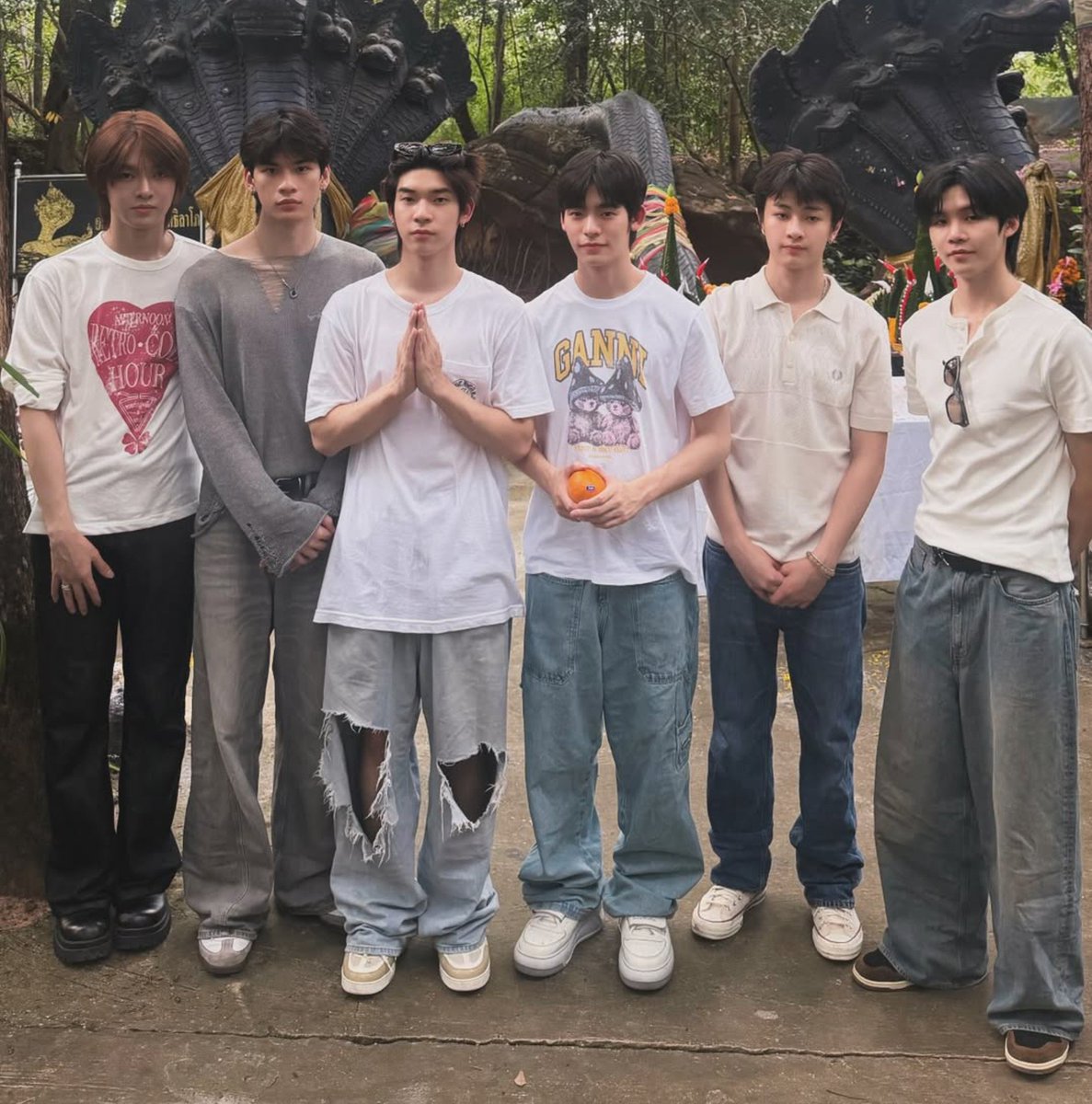 teeteebaipor's tweet photo. ทำไมตี๋ชอบใส่กางเกงขาดๆ ละขาดอยู่คนเดียวด้วยนะ ขาดแบบขาดสะบัดเลยอะ 555555555555 https://t.co/EBhP17syLx
