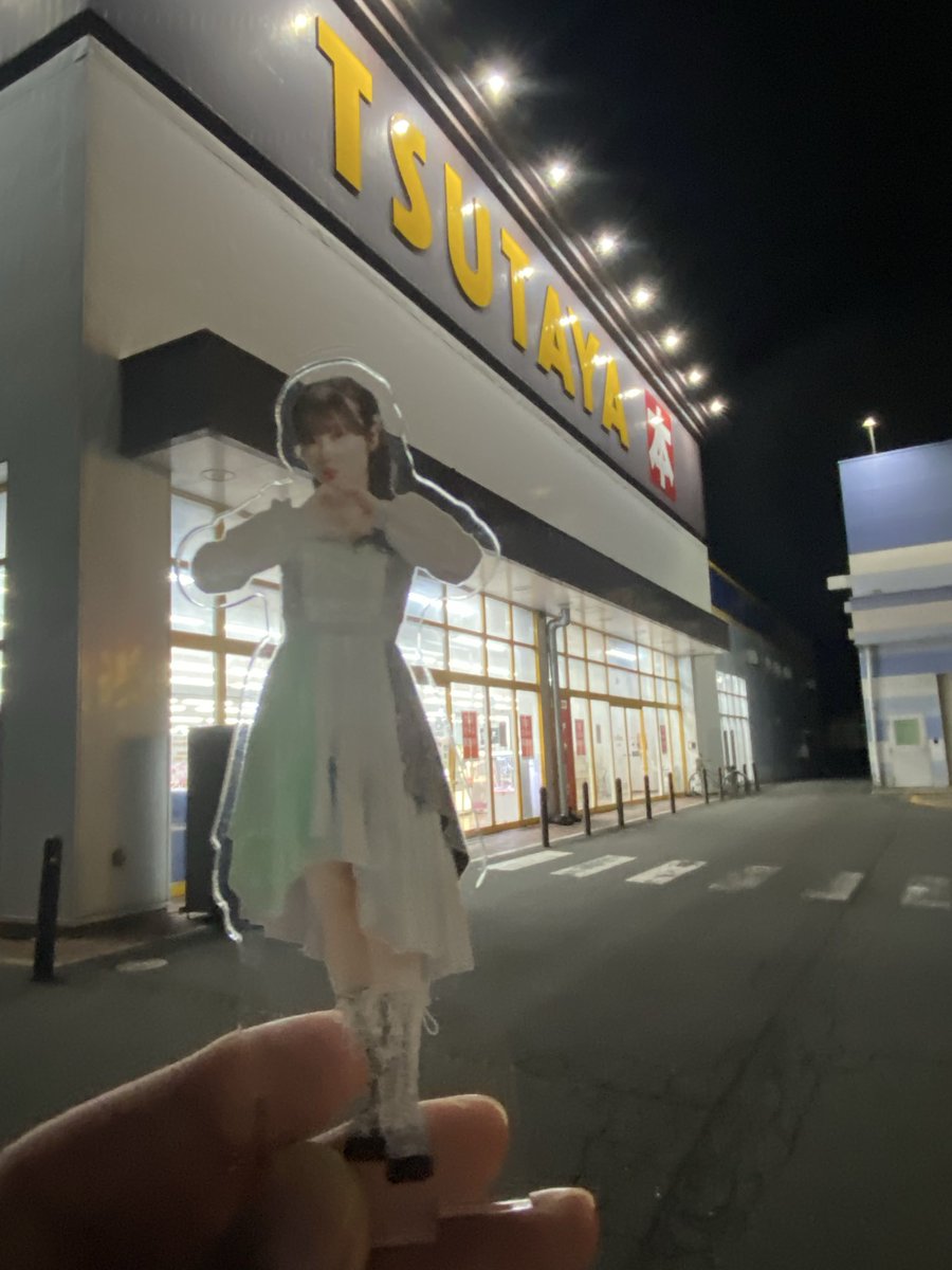 rinrin_ringo_22's tweet photo. WonderGOOの時からお世話になっている
TSUTAYAつがる柏店さんがついに閉店

マンガ買ったり、ゲーム買ったり…

そして初めてのリリイベはココでした
いつもステキな装飾にチェキイベで楽しかったな🥹

20年間、たくさんのステキな思い出をありがとうございました！

 #TSUTAYAつがる柏 https://t.co/9q06IVOFu3