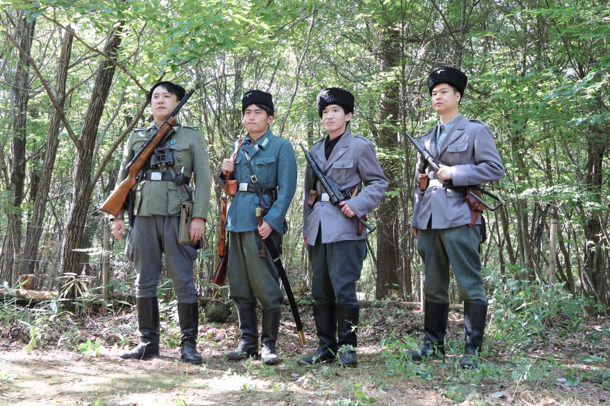 Ostlegionen1944's tweet photo. 今回は45年イタリア戦線の設定なんで、ドマノフ・コサック軍団で参加。
主流のパンヴィッツ軍団とは別枠で管轄が陸軍→警察→武装SSっていう変遷なので、その3組織の被服装備＋伊軍の被服装備が入り交じった気持ち悪さを出してみた。
あと関西の若い子らと交流した。 https://t.co/HOGG5jBxTX