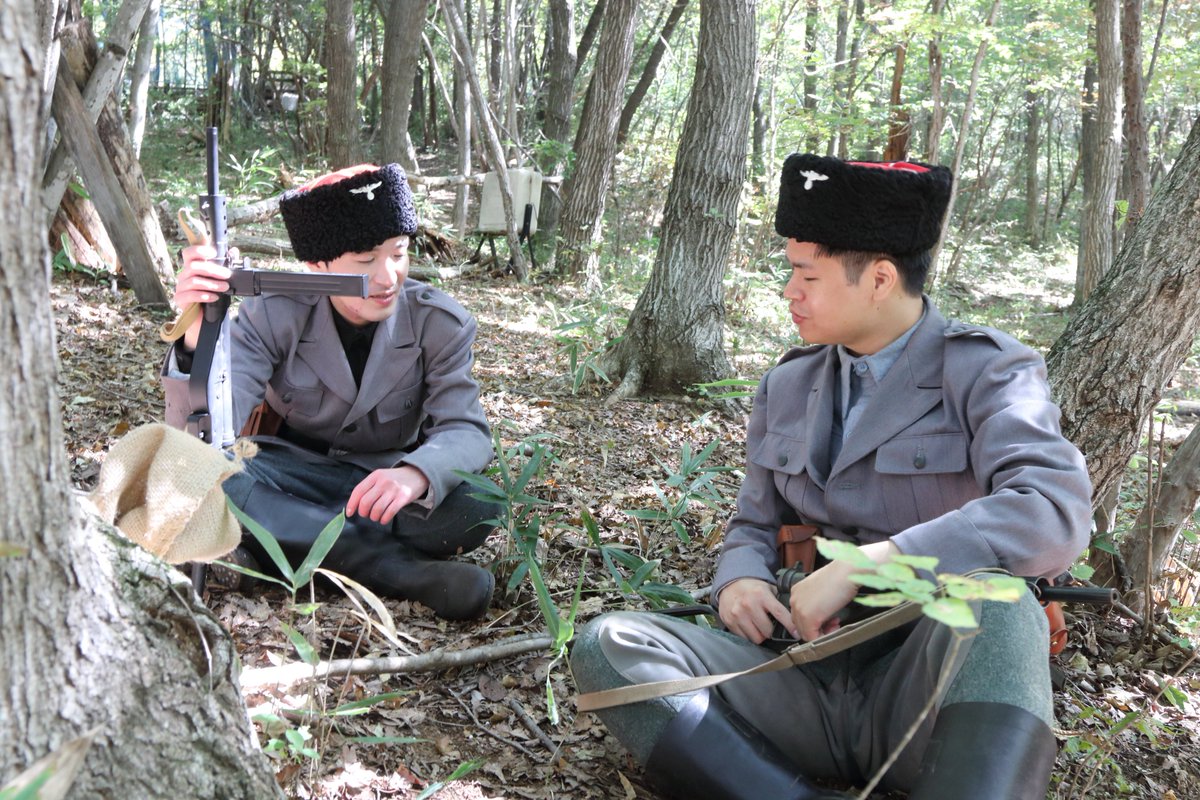 Ostlegionen1944's tweet photo. 今回は45年イタリア戦線の設定なんで、ドマノフ・コサック軍団で参加。
主流のパンヴィッツ軍団とは別枠で管轄が陸軍→警察→武装SSっていう変遷なので、その3組織の被服装備＋伊軍の被服装備が入り交じった気持ち悪さを出してみた。
あと関西の若い子らと交流した。 https://t.co/HOGG5jBxTX