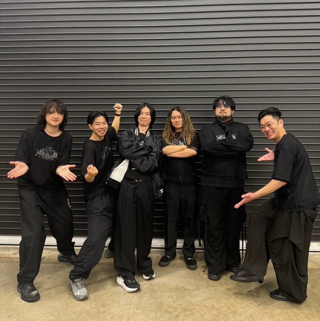 Y_I_U_W's tweet photo. Kuzuha One-Man Live "Bloody Alexandrite"

音楽監督、はやぽん！最高なメンバーと
バチクソ盛り上がりました！

Drums：佐藤 丞
Bass：吉田一郎不可触世界
Keyboard：大樋祐大
Guitar：Joseph Gen
Guitar&amp;Band Master：ユウタマン
#葛葉 #にじさんじ
#ユウタマンのをパクツイ https://t.co/IexnQQCCyQ