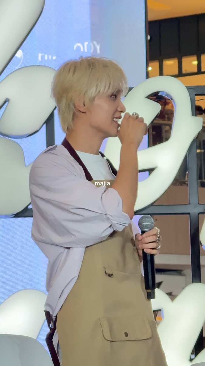 ggomhyeok's tweet photo. HAECHAN LOOKS SO HAPPY TODAY MY HEART IS FULL 😭😭😭 HE’S THE FULLSUNNN https://t.co/nOJKciY19b