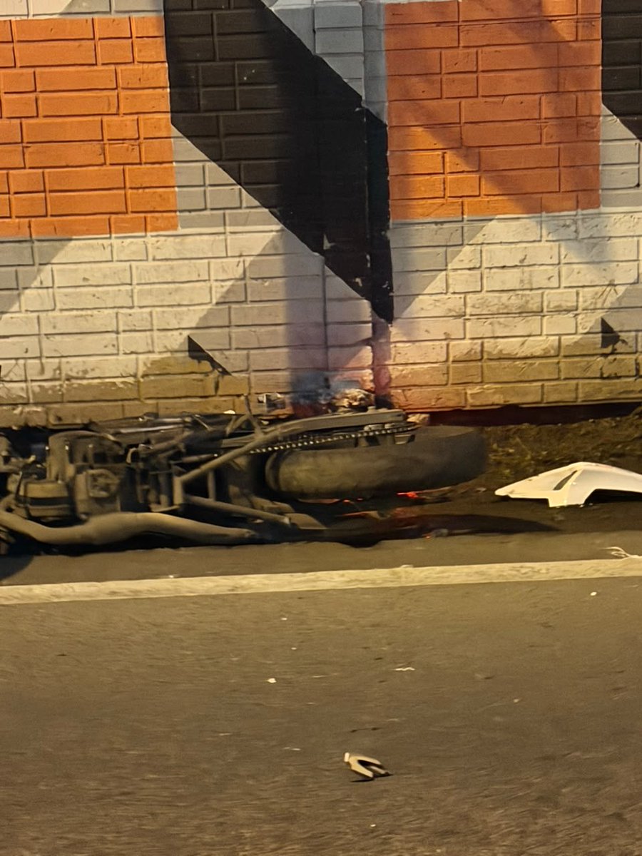 #AHORA Accidente de tránsito en la calzada Atanasio Tzul, entre 48 y 49 calle, zona 12, con dirección al Sur, dejó dos personas fallecidas | Vía @PMTMuniGuate