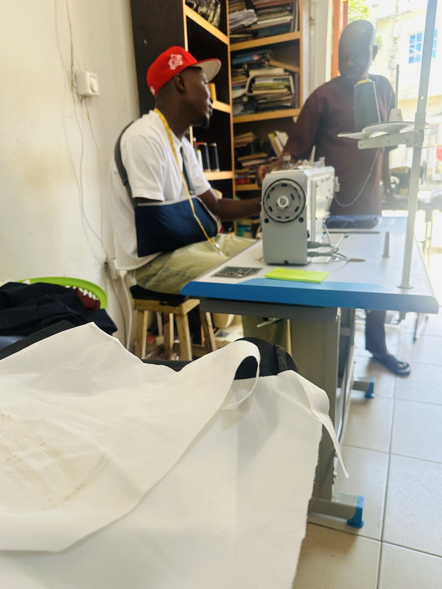 Huncho780's tweet photo. My boss!🥺 a big motivation to me had an accident and still showed up Monday morning 🫡 thank you sir. https://t.co/0w6VSPup7e