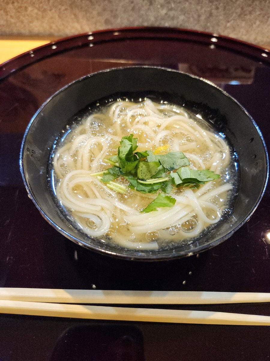 GrassRibbon's tweet photo. 今日は、会社の社長さんとお食事��強会。

2杯目からもぅ、日本酒🍶
素敵なお料理沢山🎵 https://t.co/7GtvSknX1s