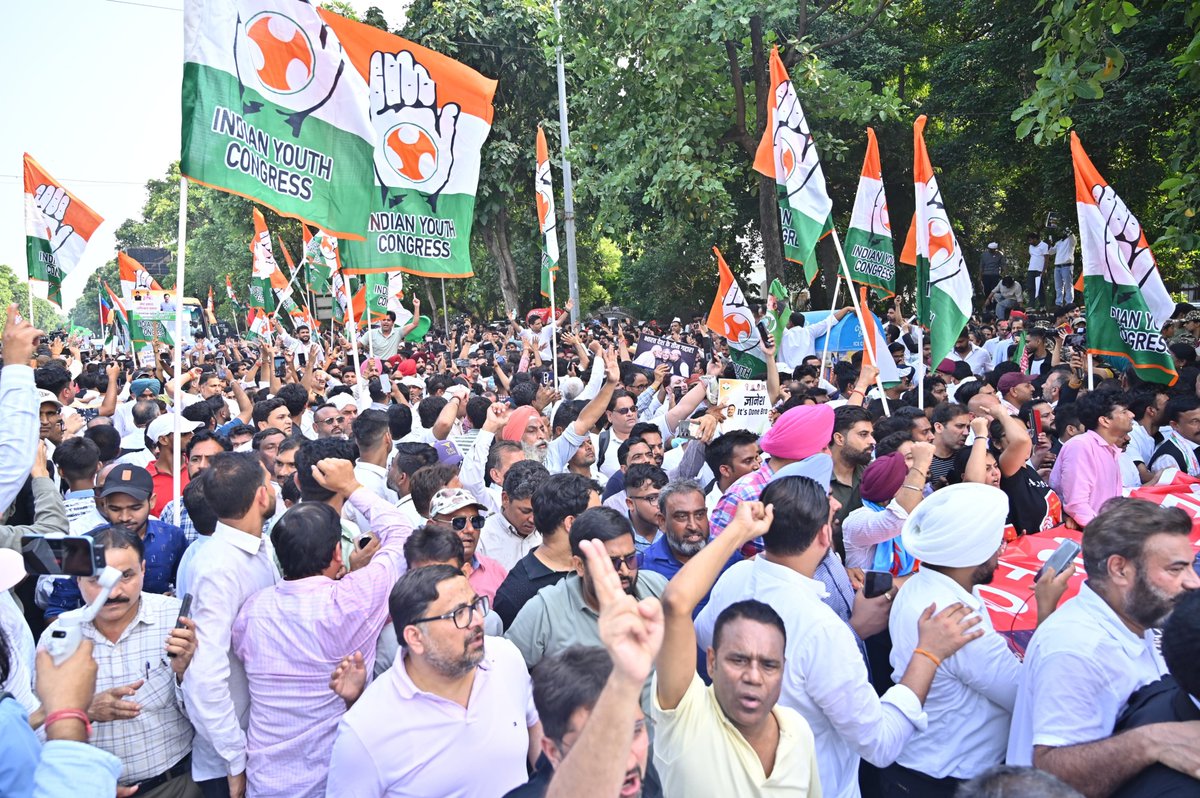 devendrayadvinc's tweet photo. ज्ञानेश कुमार को जाना होगा
लोकतंत्र को बचाने के लिए श्री @RahulGandhi जी के नेतृत्व में दिल्ली की सड़कों पर दिल्ली कांग्रेस।

#rahulgandhi https://t.co/kehj8cO2WV