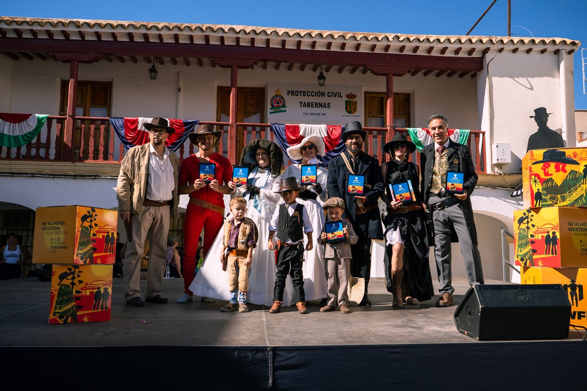 AWFF_Oficial's tweet photo. 🤠 XII Concurso de Caracterización Wéstern

La Plaza del Pueblo se ha convertido en escenario del XII Concurso de Caracterización Wéstern del #16AWFF, una actividad para sumergirse en el universo del género. https://t.co/6qHP79U9I1