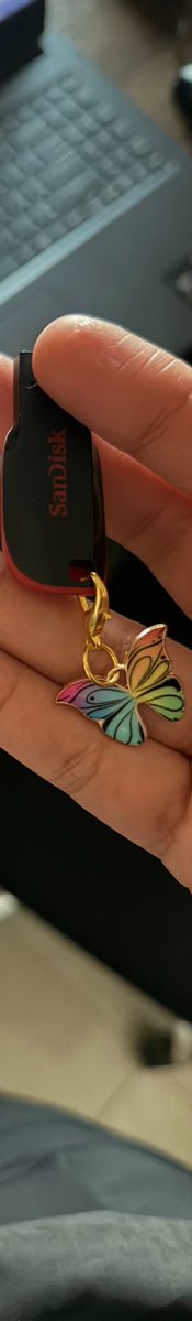 ljix17's tweet photo. Weird work gifts
but the butterfly’s color ? https://t.co/o4ia0Awscv